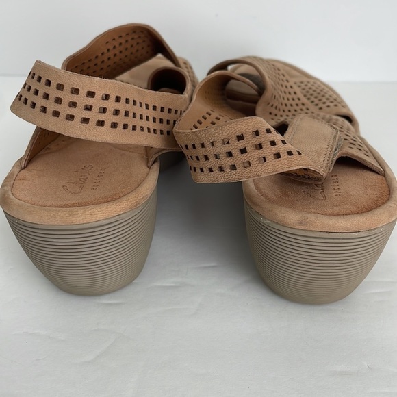 Clarks Artisan Women’s Reedly Variel Nubuck Wedge Sandals Sand 9 - Picture 4 of 6